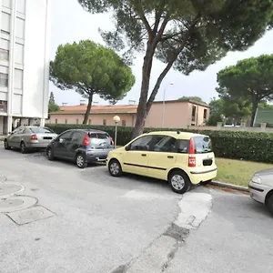 希萨内罗特蕾莎公寓